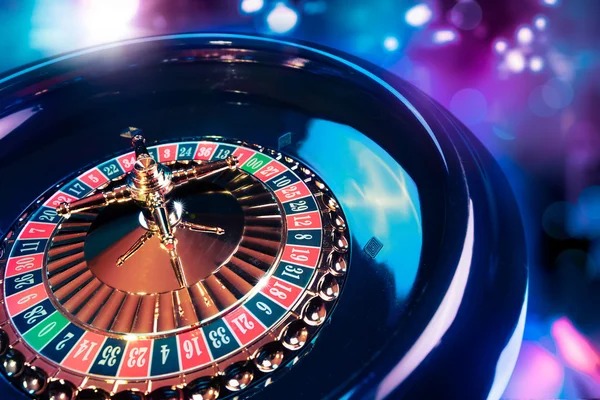 lini toto mobile app interface showing live-dealer tables and sportsbook markets