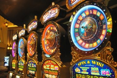 Sugar Rush slot game interface on lini toto showing five reels with candy symbols and spin controls